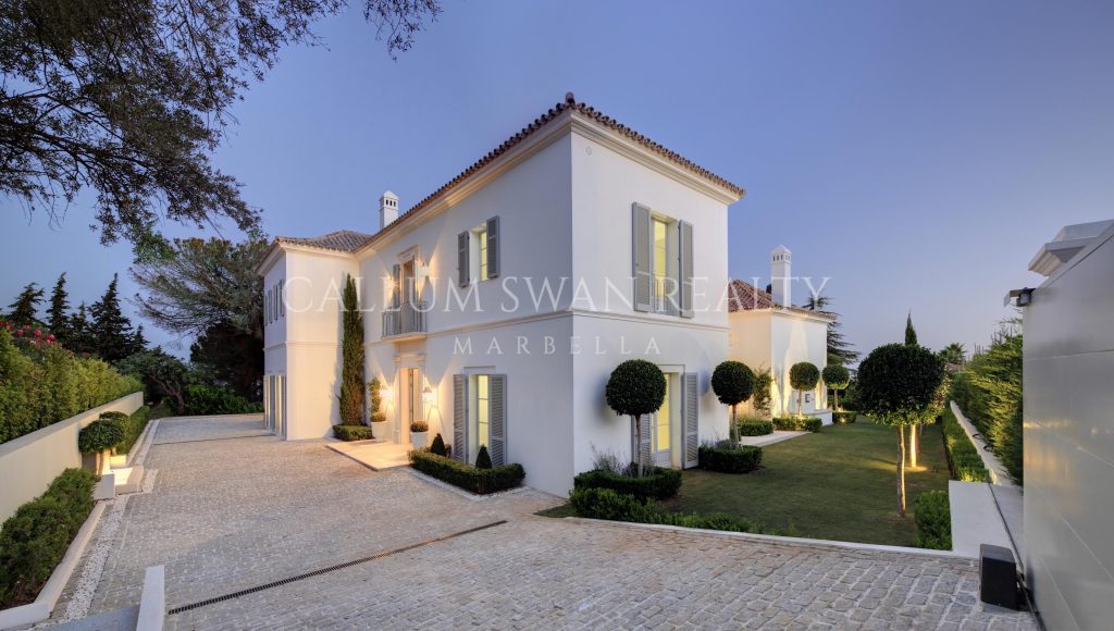 Villas en Altos Reales: Privacidad y seguridad a pocos minutos de Marbella