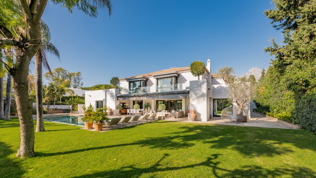 Chic mediterráneo moderno en Las Torres de Marbella Club, Milla de Oro